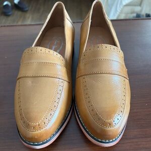 NWOT mona, flying penny loafers with brogue styling. Size 7 1/2., Sandy Brown.